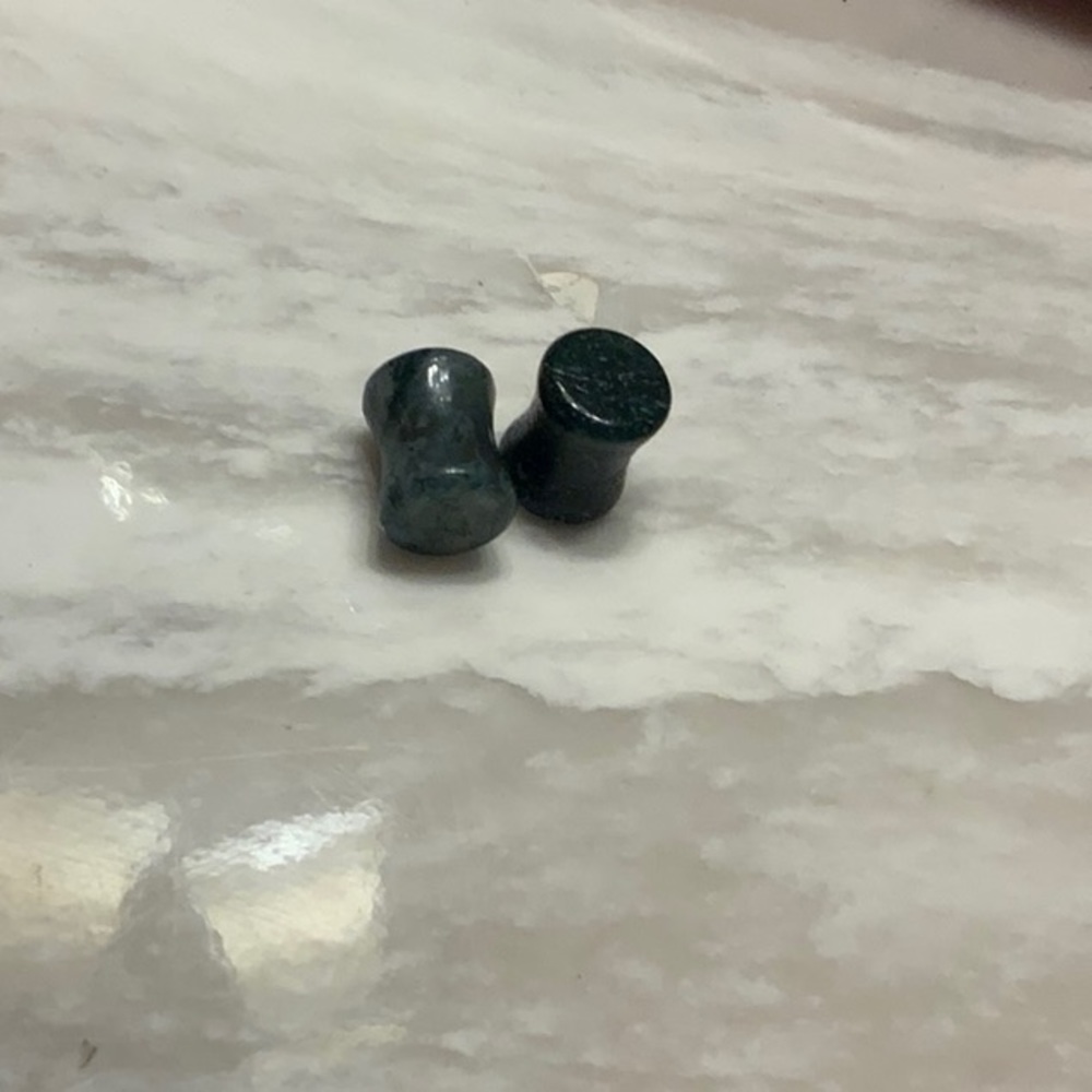 0g Stone plugs gauges